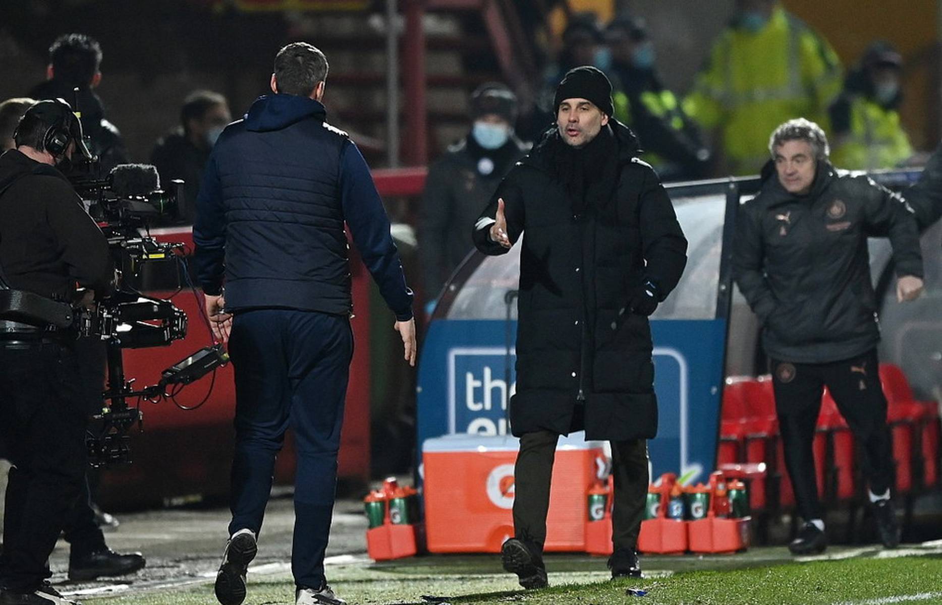 震业同场对 震业同场对